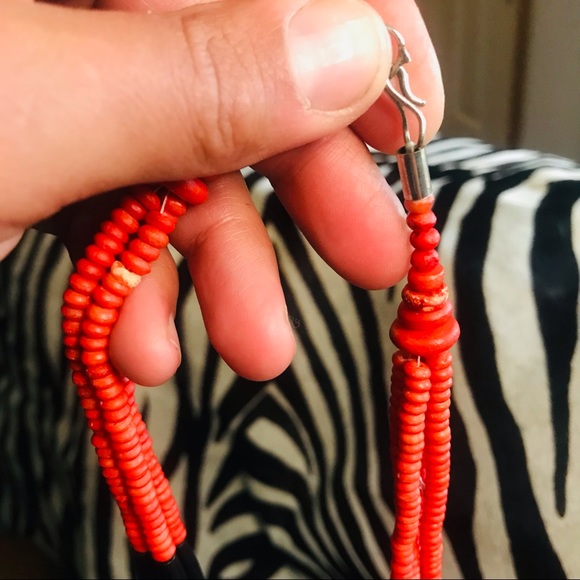 Vibrant wood bead necklace - Picture 4 of 11